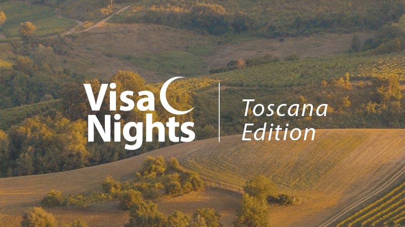 Paisaje de La Toscana con logo de Visa Nights